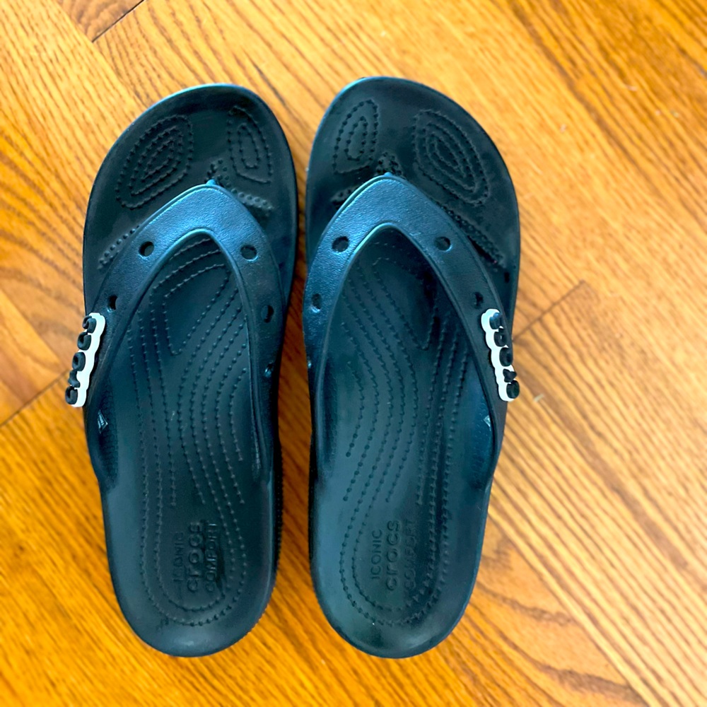 Unisex Crocs. Barely worn. Mens size 6. Women’s size 8